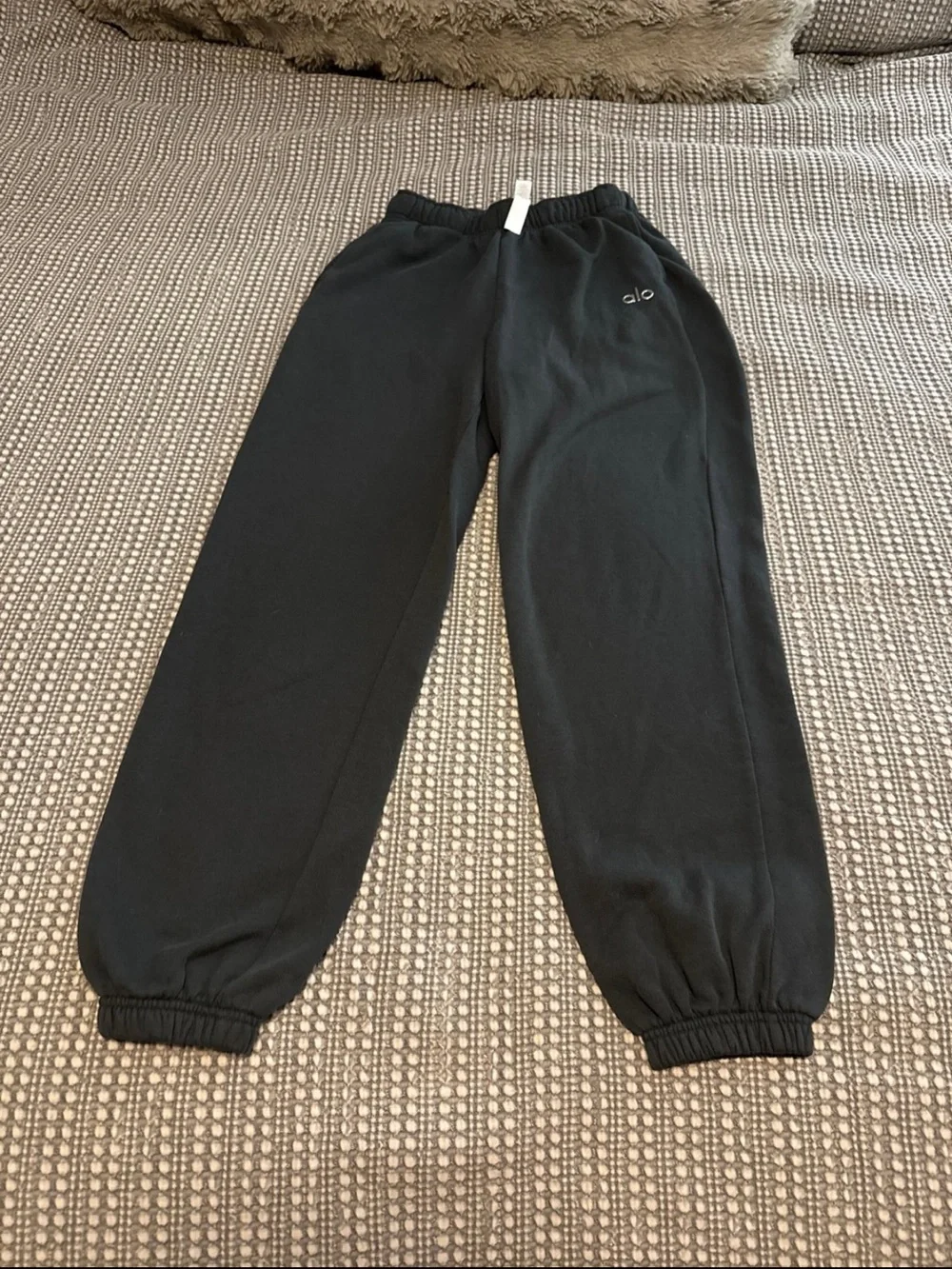 NWOT Alo Yoga Charcoal green accolade joggers size XS